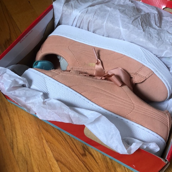 Puma Vikky Platform Ribbon Jr sneaker, sz 5.5 childrens, 6.5 adult woman’s, NWT - Picture 3 of 6